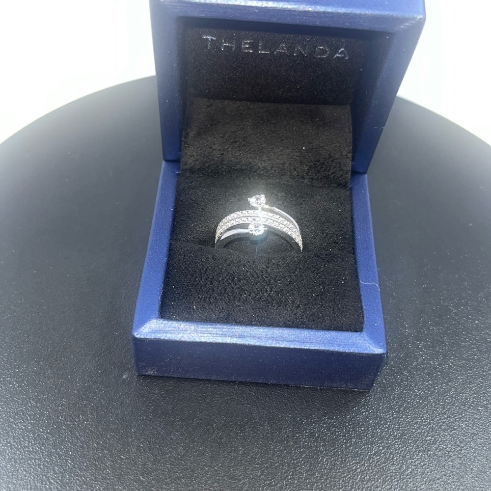 Genuine Moissanite Size 6 💎💎💎
